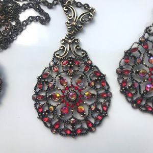 Beautiful Vintage Looking Necklace and Earring Set